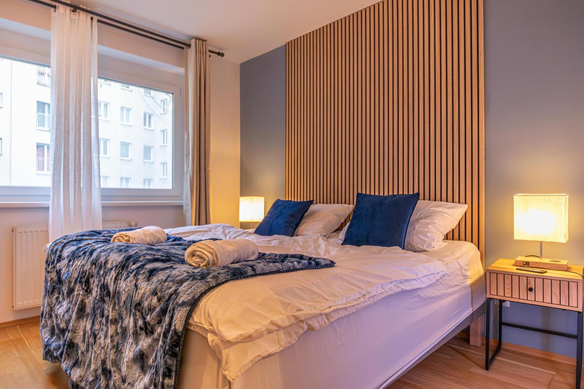 Superb Fully Equipped Apartment, 9 Min To City Center Via Metro Wina Bagian luar foto
