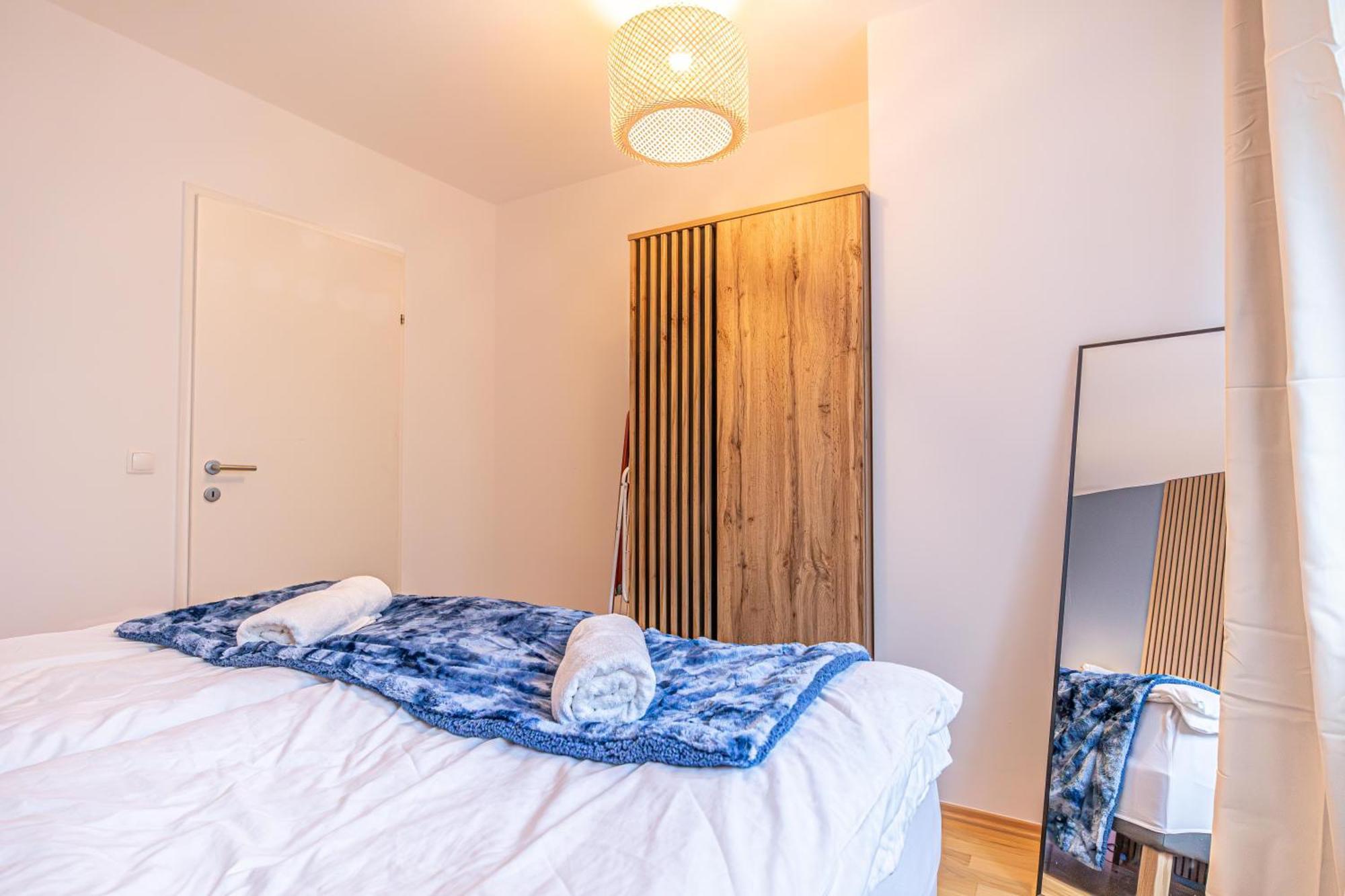Superb Fully Equipped Apartment, 9 Min To City Center Via Metro Wina Bagian luar foto