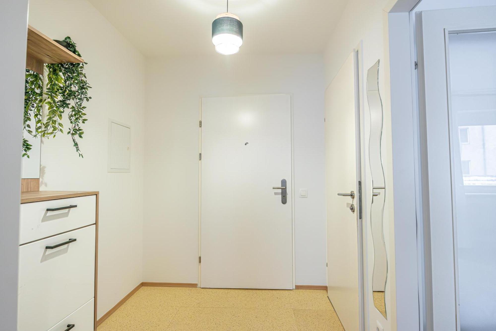 Superb Fully Equipped Apartment, 9 Min To City Center Via Metro Wina Bagian luar foto