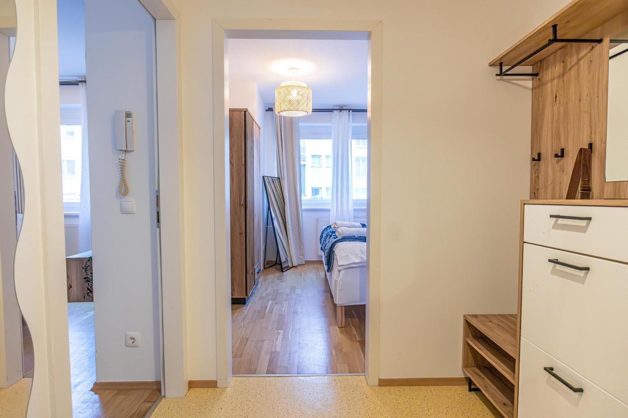 Superb Fully Equipped Apartment, 9 Min To City Center Via Metro Wina Bagian luar foto