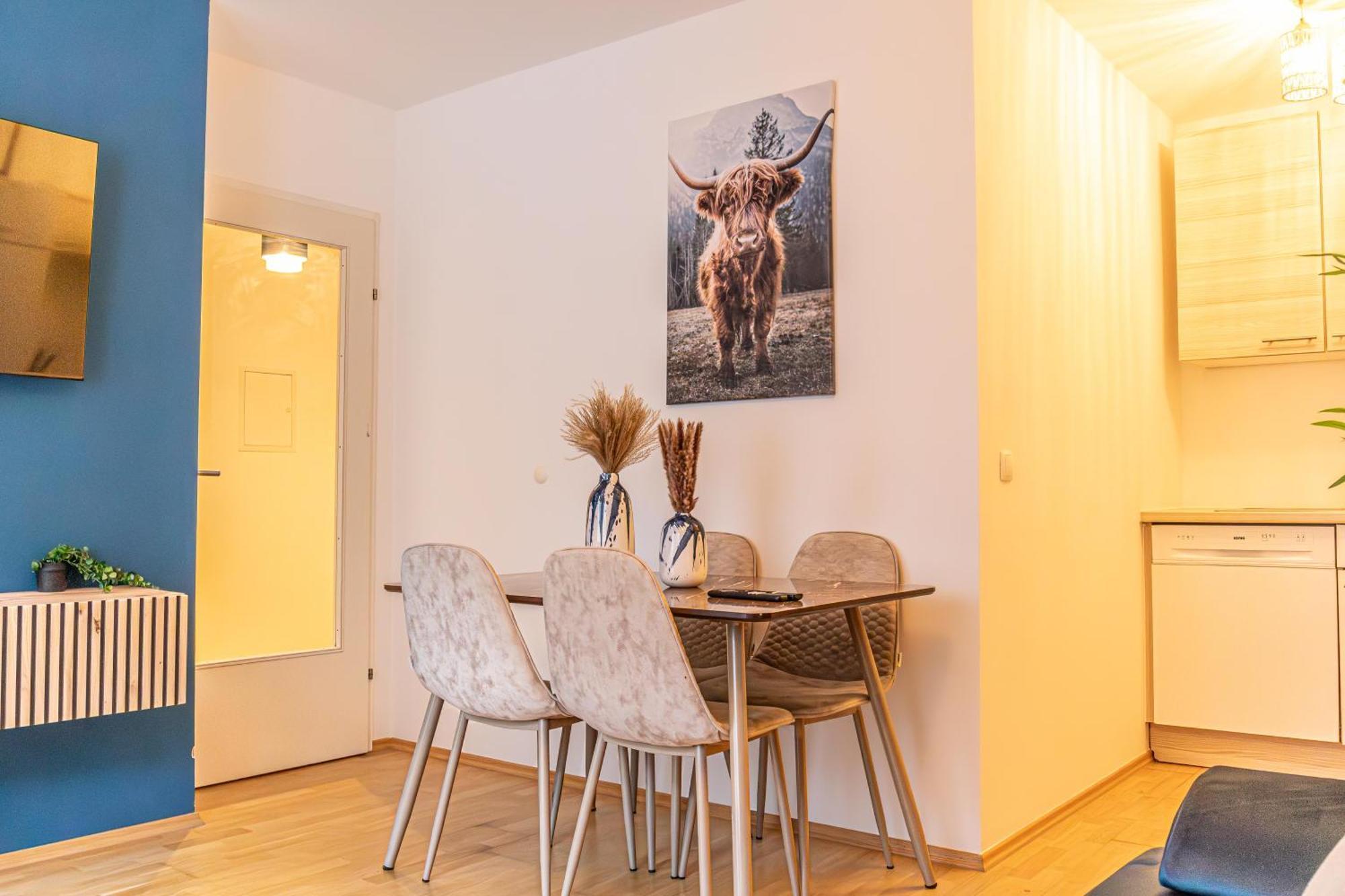 Superb Fully Equipped Apartment, 9 Min To City Center Via Metro Wina Bagian luar foto