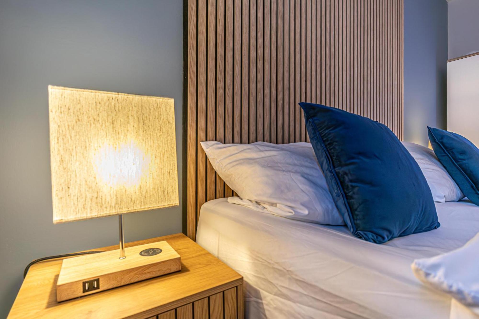 Superb Fully Equipped Apartment, 9 Min To City Center Via Metro Wina Bagian luar foto