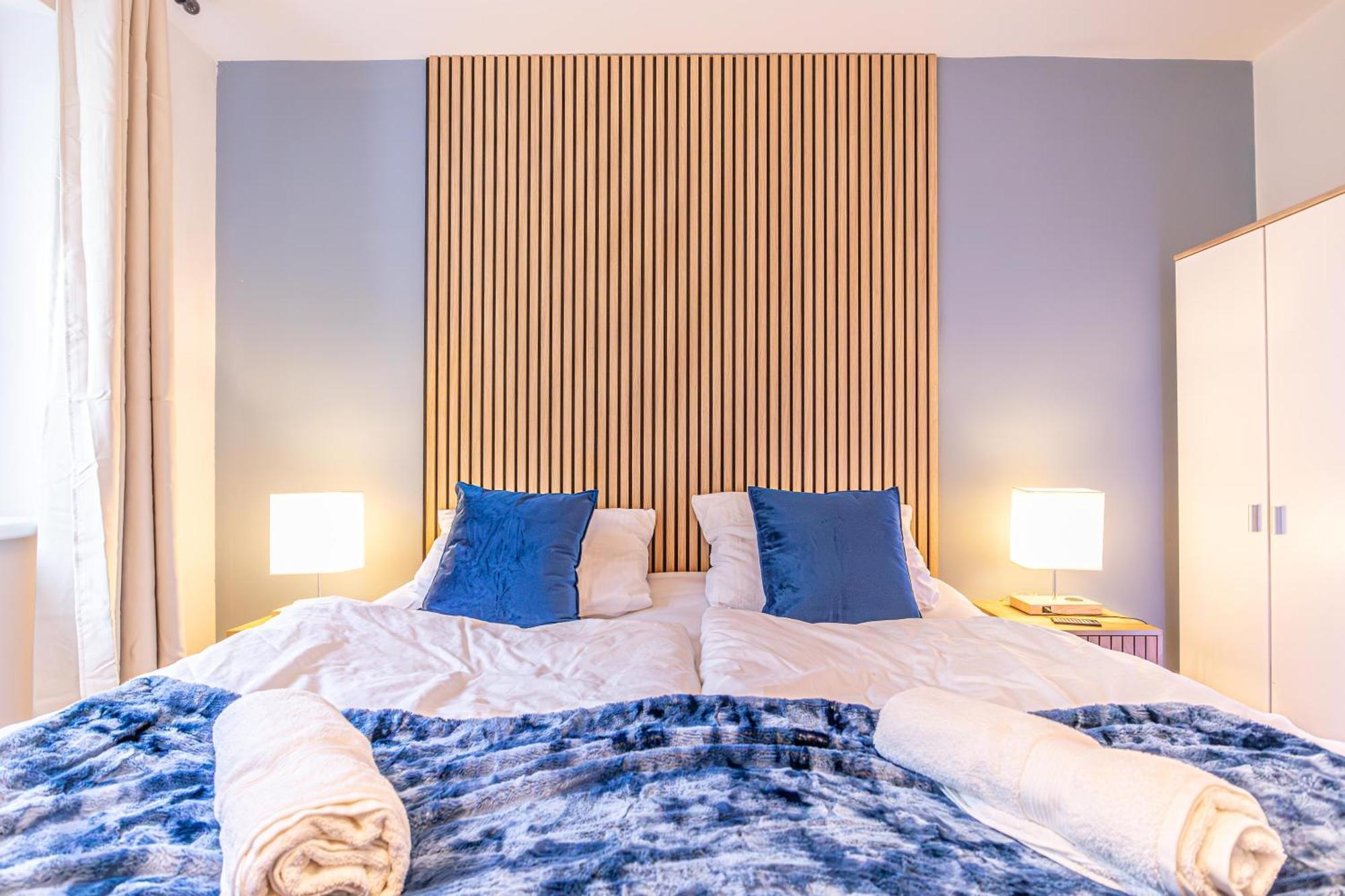 Superb Fully Equipped Apartment, 9 Min To City Center Via Metro Wina Bagian luar foto